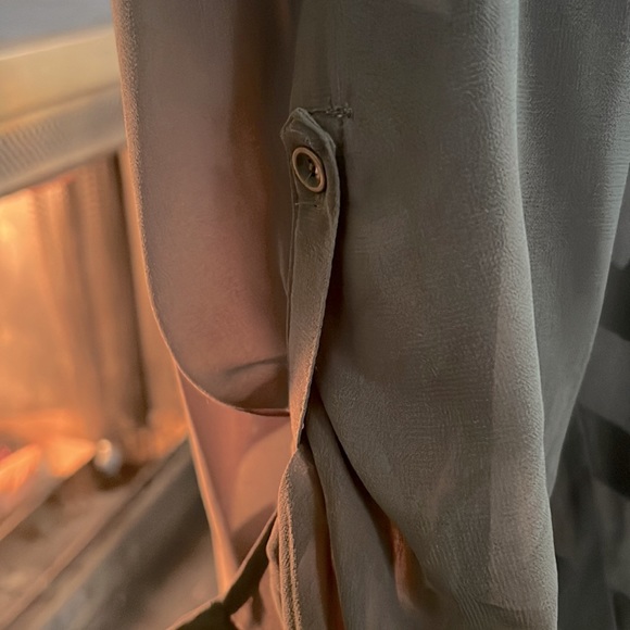 Beautiful Blouse - Picture 3 of 6